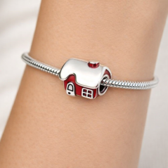 Charms czerwony dom