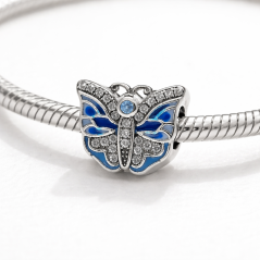 Charms niebieski motyl